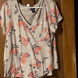 Torrid size 0 gray floral t shirt